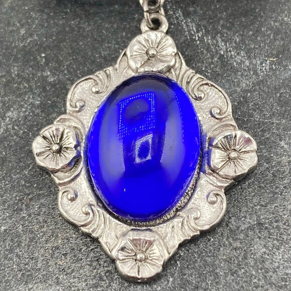 VINTAGE Victorian revival aged silver tone and royal blue dangle brooch oval pin - Picture 5 of 7